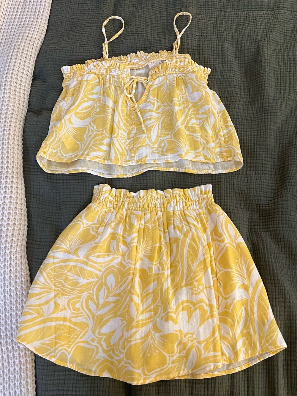 Old Navy Yellow and White Crop Top & Skirt Set - Picture 2 of 9
